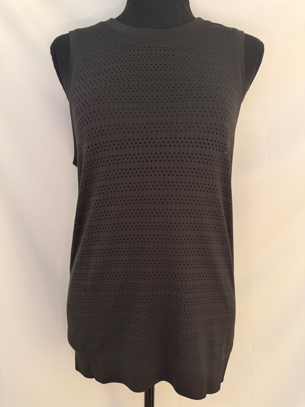 BLACK LULULEMON BREEZE BY MUSCLE TANK